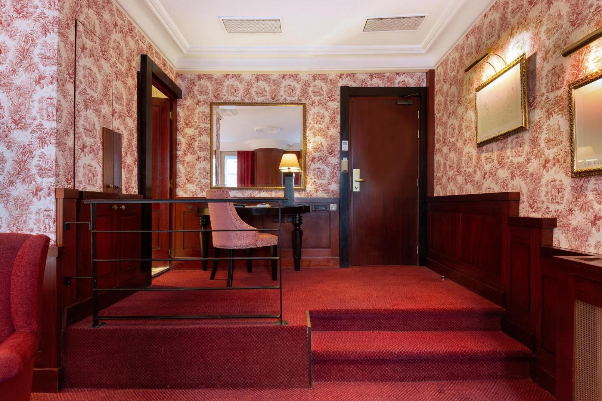 Junior King Suite with Capitol View - Non-Smoking,1739383268:JPEG